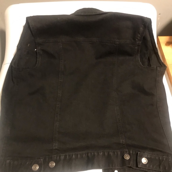 Men’s denim patch vest - Picture 2 of 2